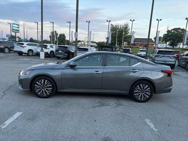 Used 2023 Nissan Altima 2.5 SV FWD image 6
