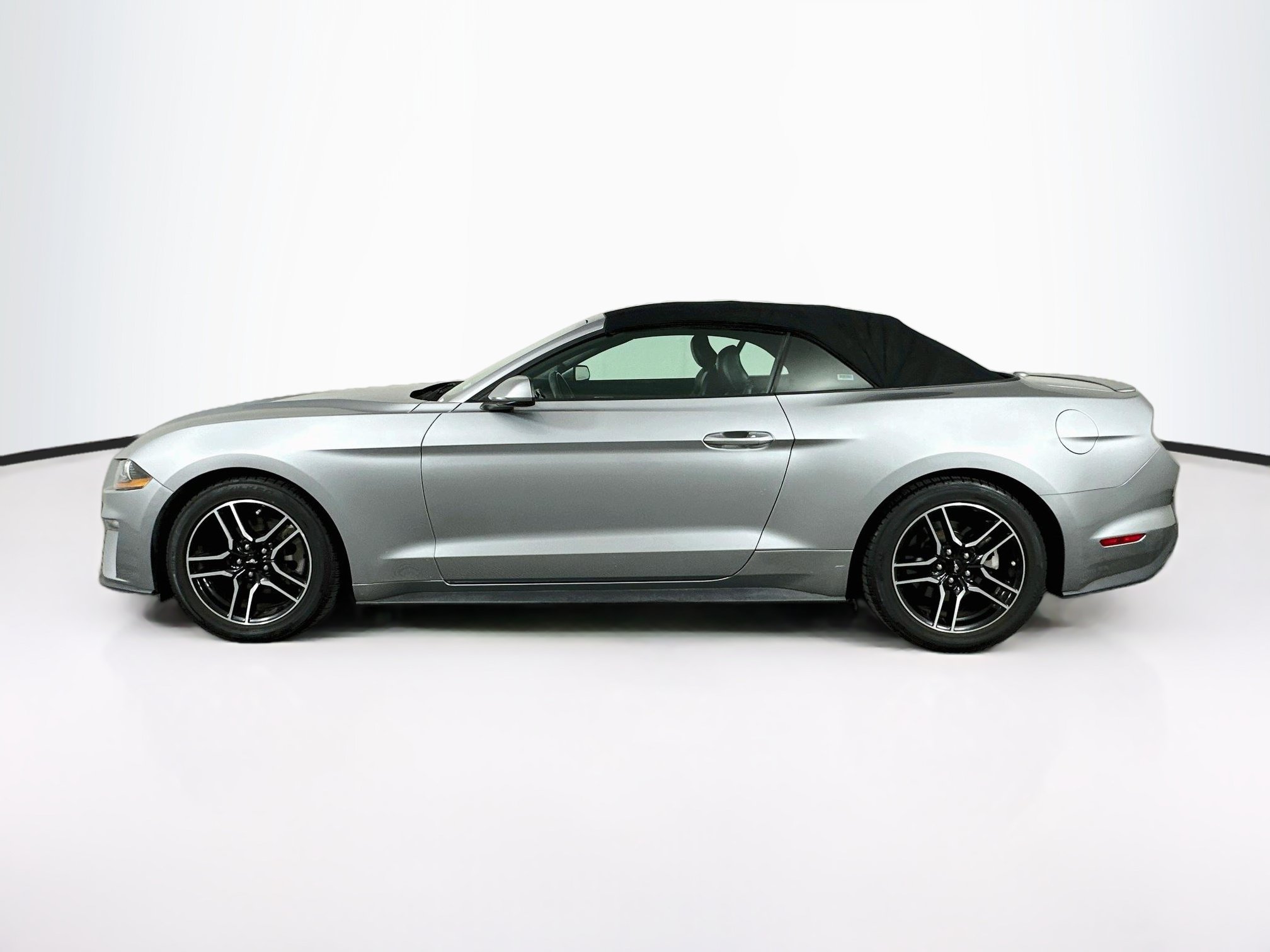 Used 2022 Ford Mustang Premium RWD image 4