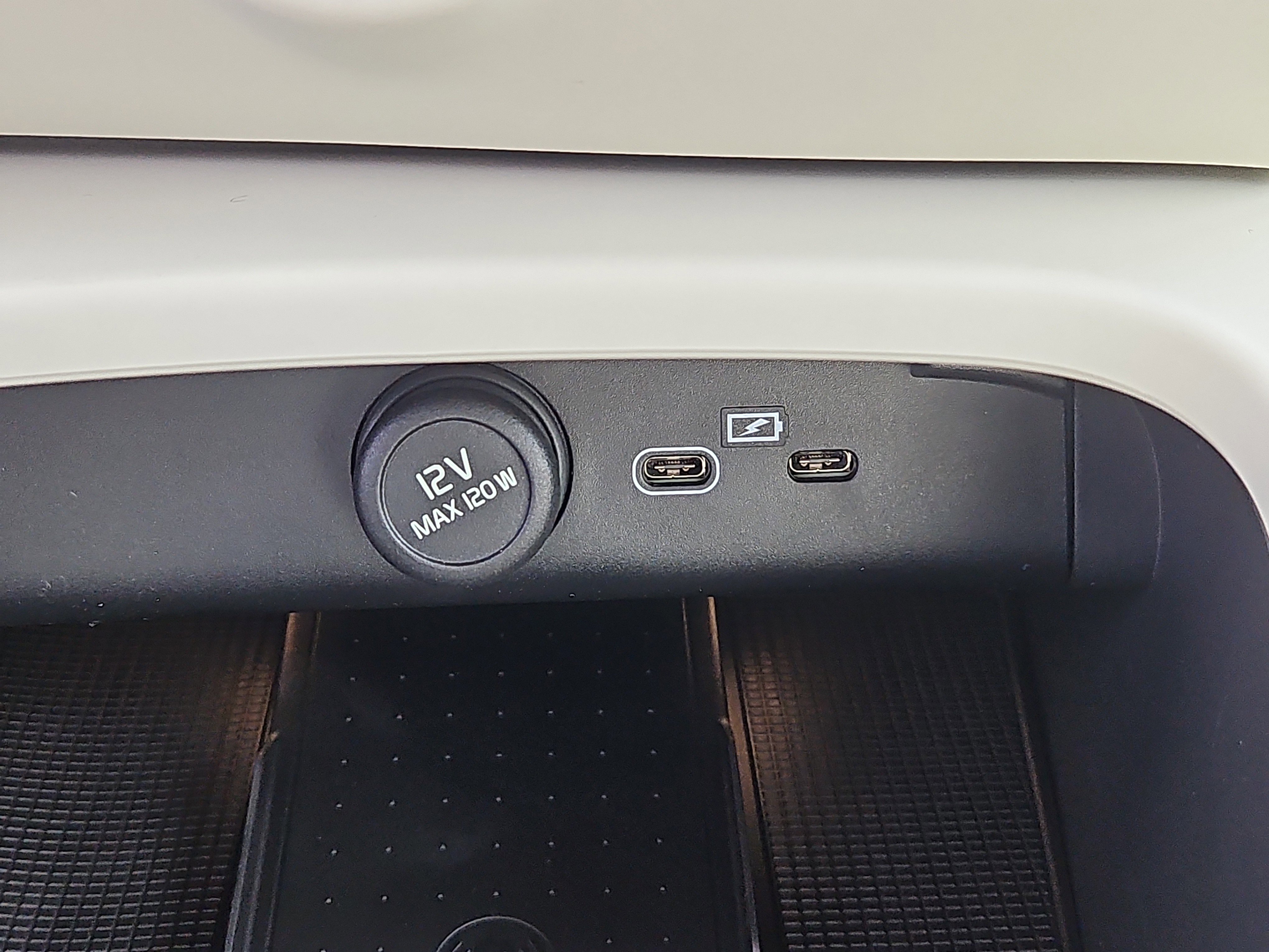 New 2026 Volvo XC40 B5 Ultra w/ Protection Package Premier image 8