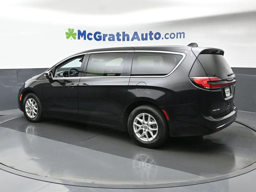Used 2024 Chrysler Pacifica Touring-L image 25