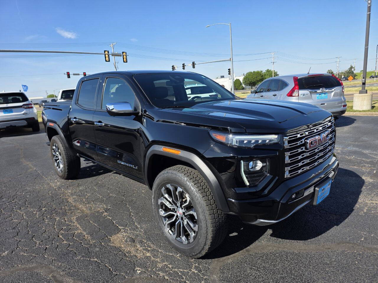 Used 2024 GMC Canyon Denali AWD/4WD image 2