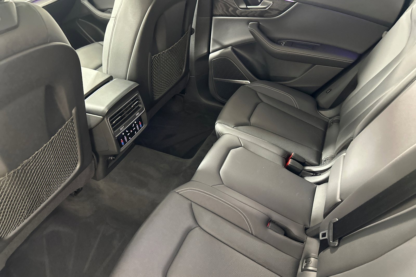 Used 2023 Audi Q8 Prestige w/ Prestige Package image 11