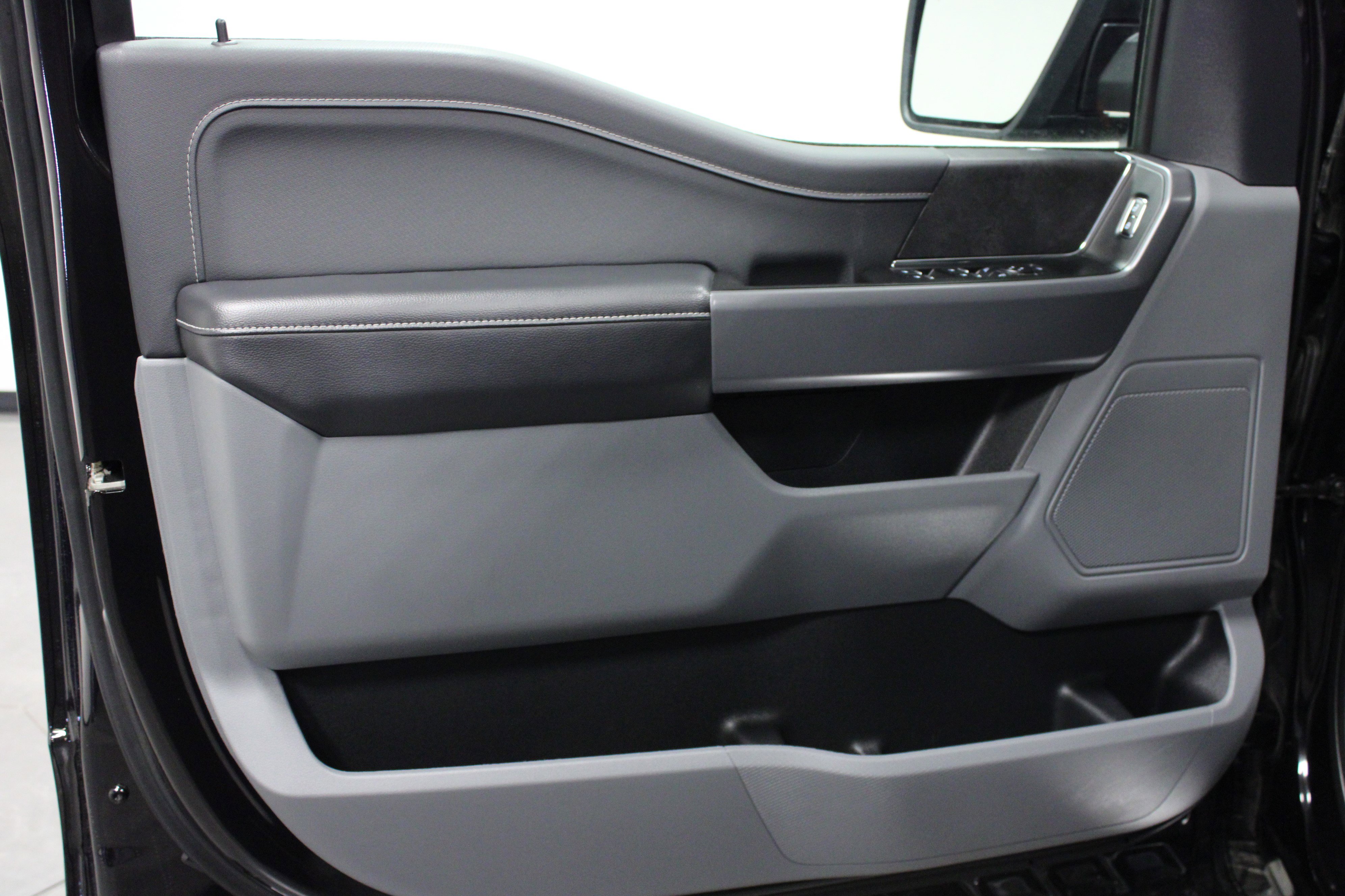 Used 2025 Ford F150 XLT w/ Equipment Group 301A Standard image 11