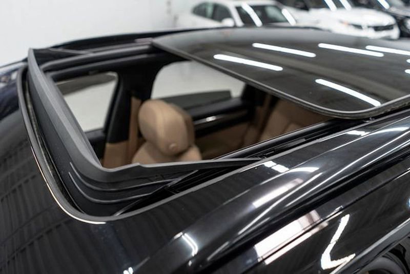 Used 2023 Porsche Cayenne Platinum Edition image 49