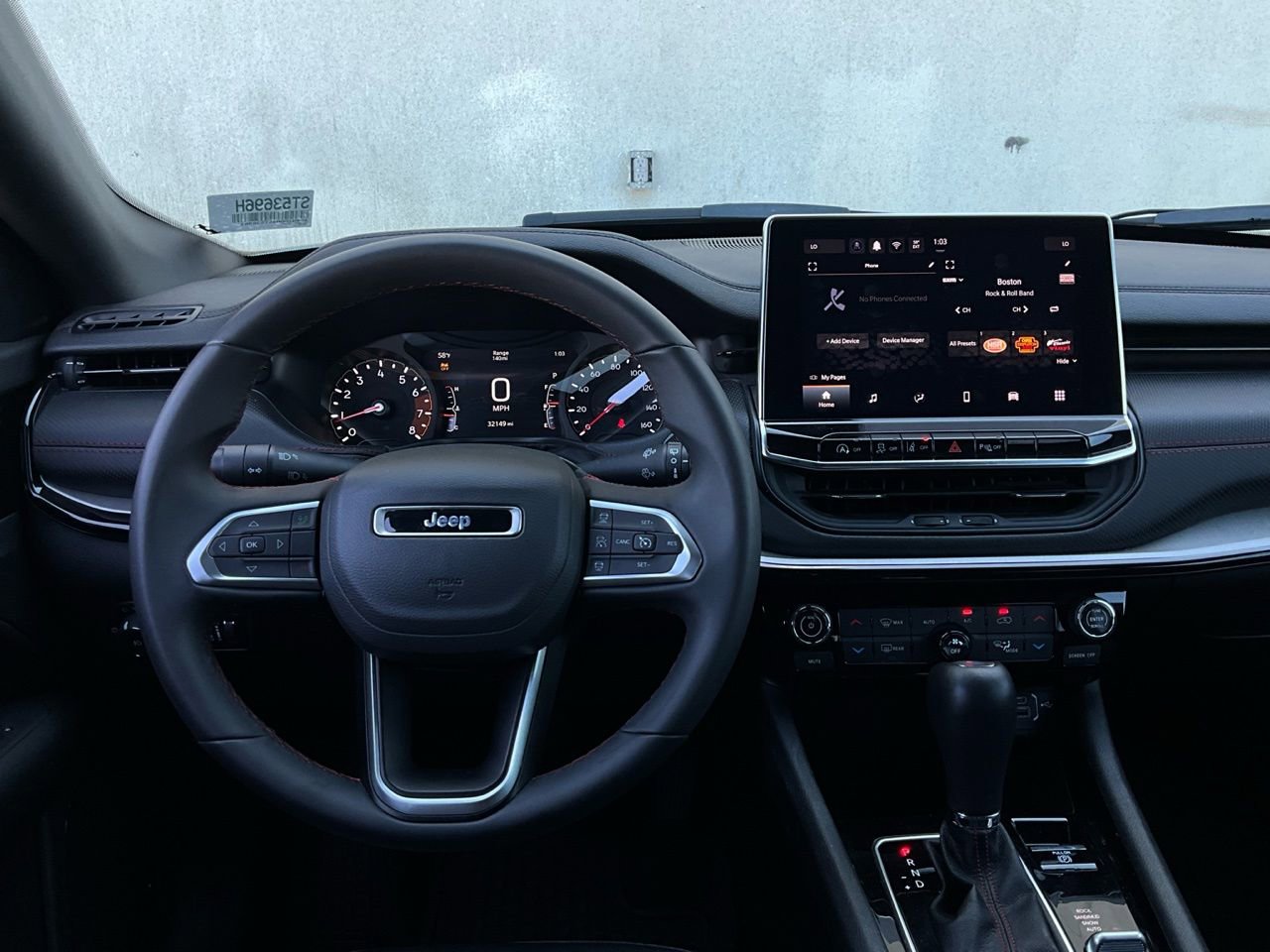 Used 2025 Jeep Compass Trailhawk image 13