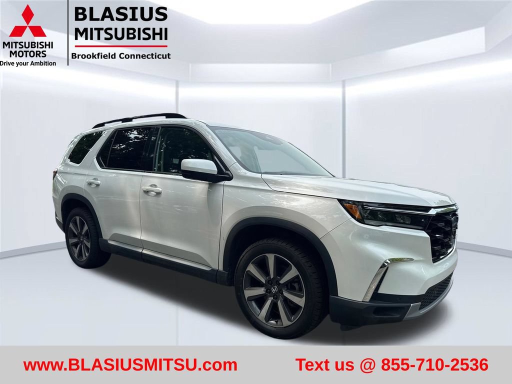 Used 2023 Honda Pilot Touring image 3