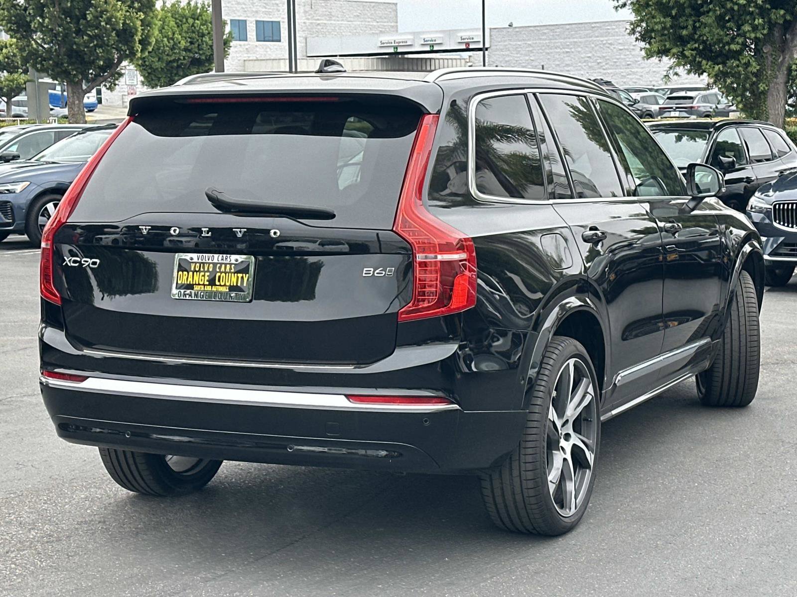 Certified 2024 Volvo XC90 B6 Ultimate w/ Lounge Package image 4