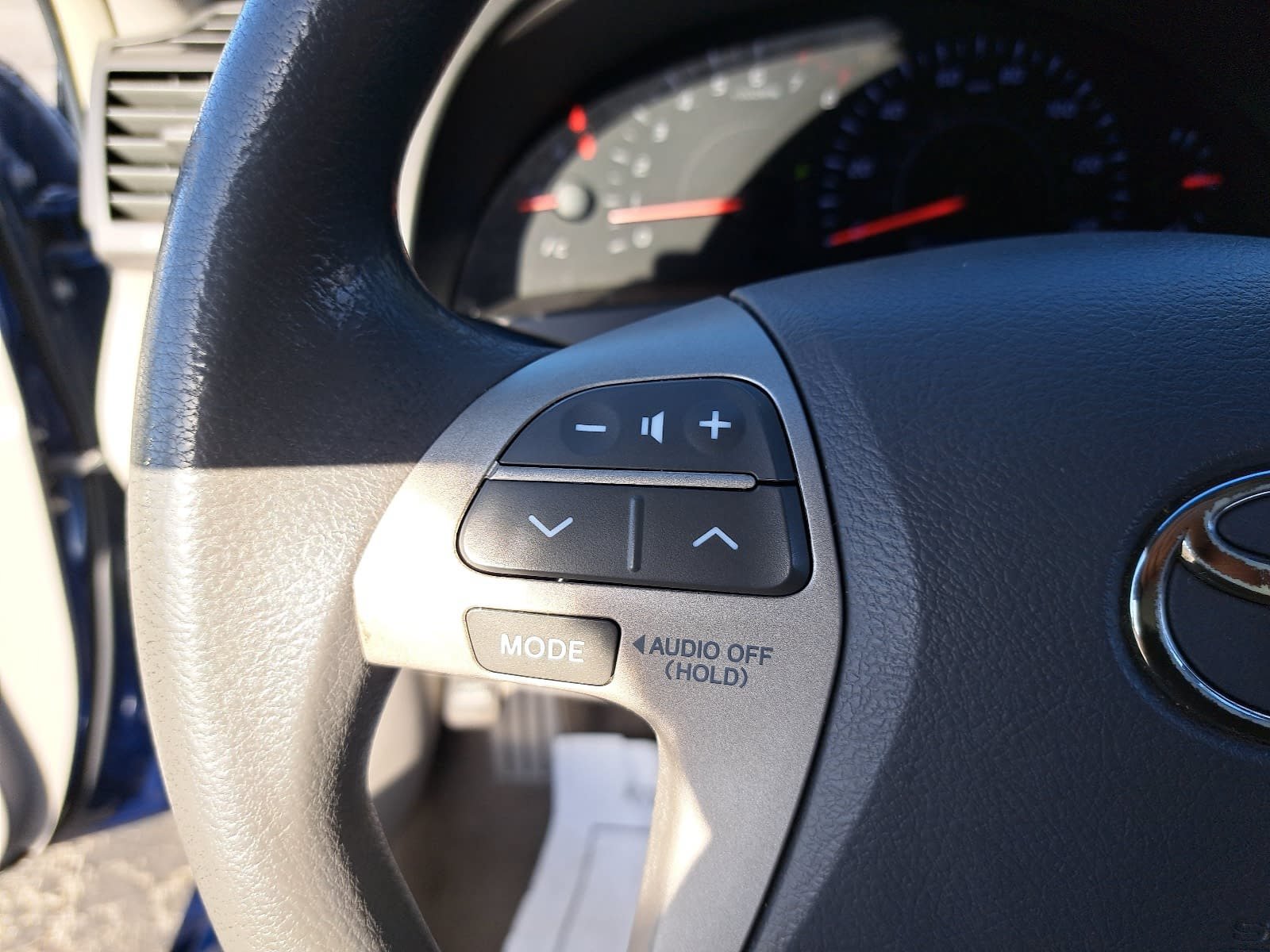 Used 2011 Toyota Camry LE FWD image 16