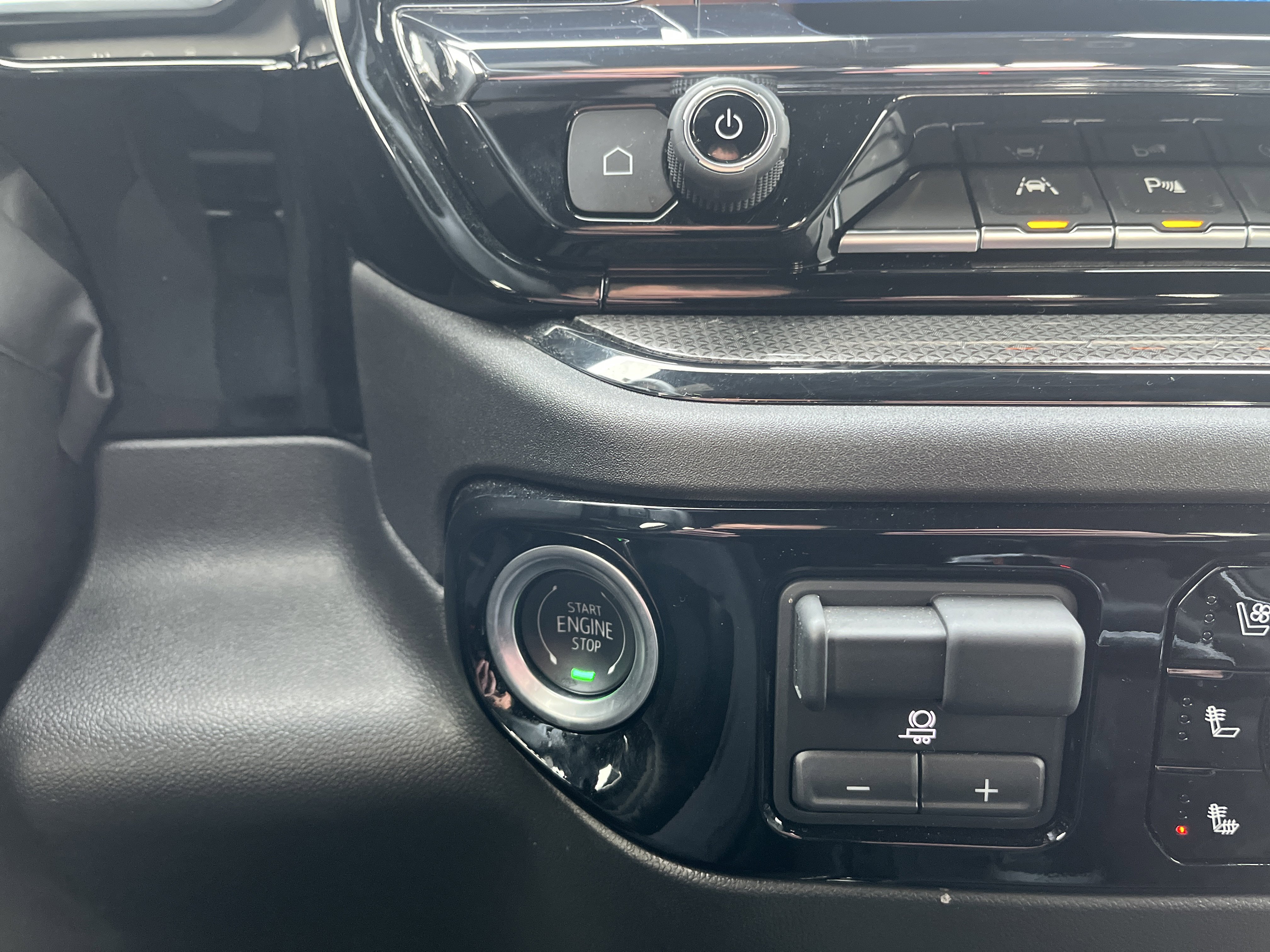 Used 2025 Chevrolet Silverado 1500 ZR2 w/ Technology Package image 31