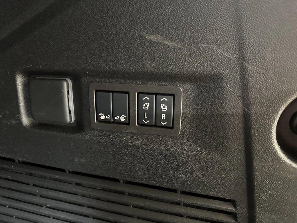 Used 2024 Chevrolet Tahoe Premier AWD/4WD image 41