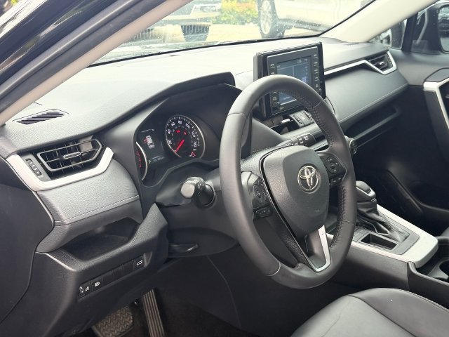 Used 2021 Toyota RAV4 XLE Premium FWD image 11