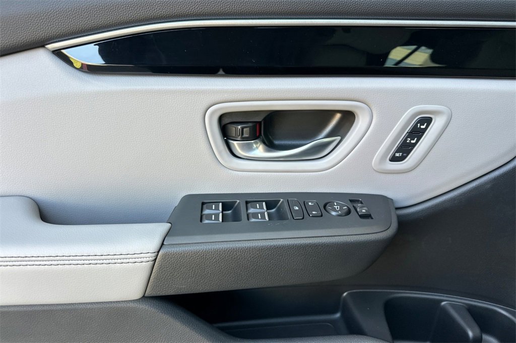 New 2025 Honda Pilot Touring image 11