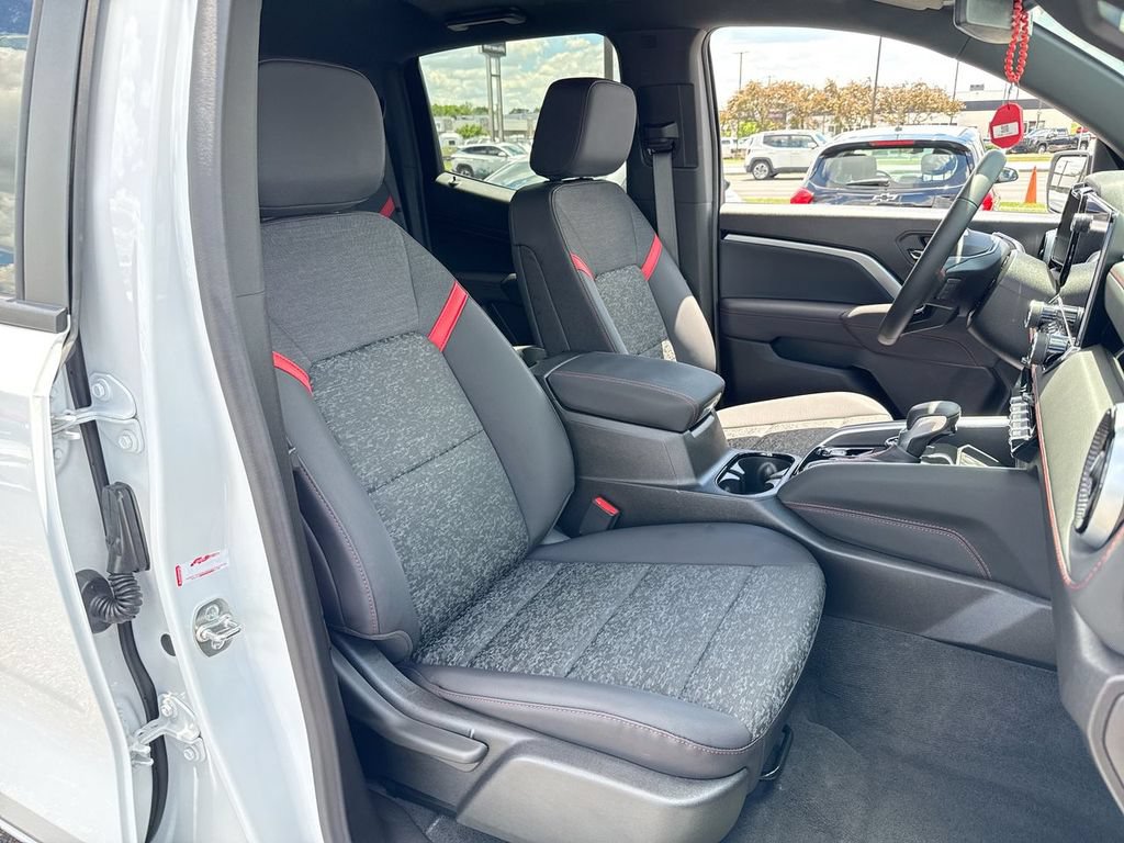 Used 2025 Chevrolet Colorado Z71 AWD/4WD image 25