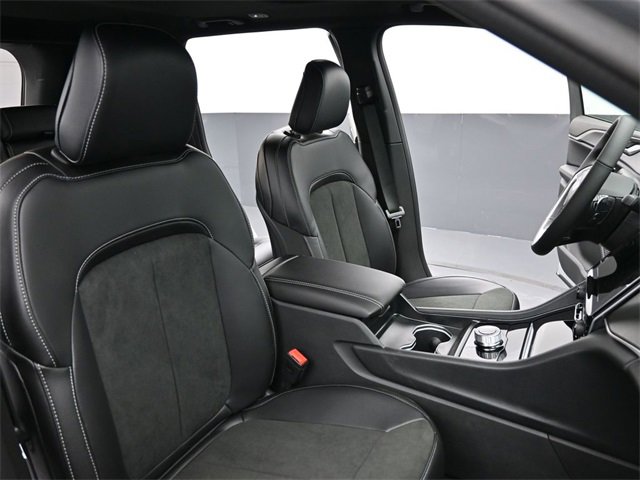 New 2025 Jeep Grand Cherokee Altitude image 24