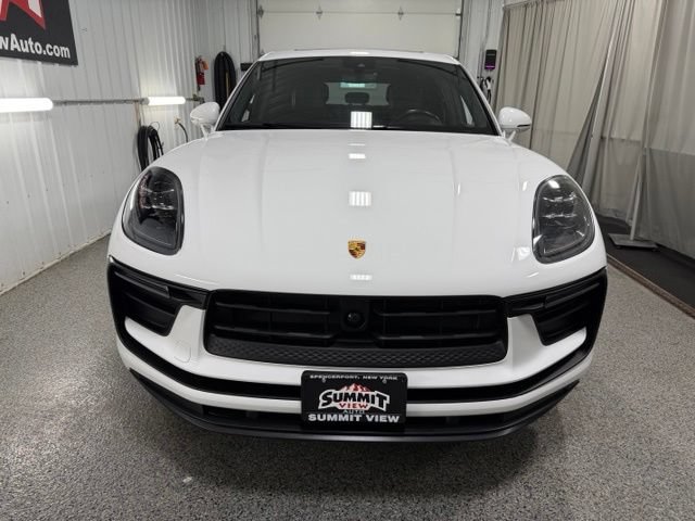 Used 2023 Porsche Macan AWD/4WD image 2