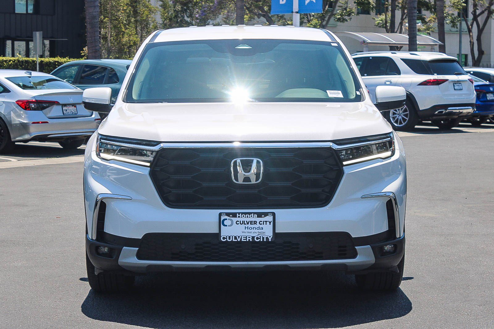 Used 2025 Honda Pilot EX-L image 2