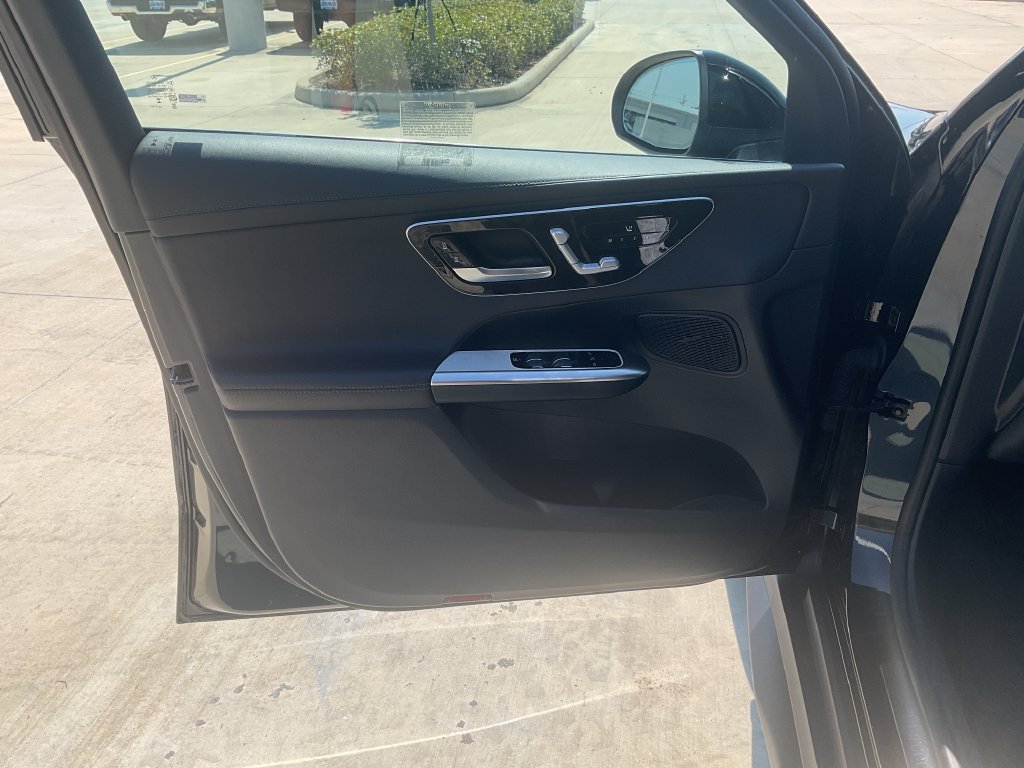 Used 2025 Mercedes-Benz GLC 300 image 11