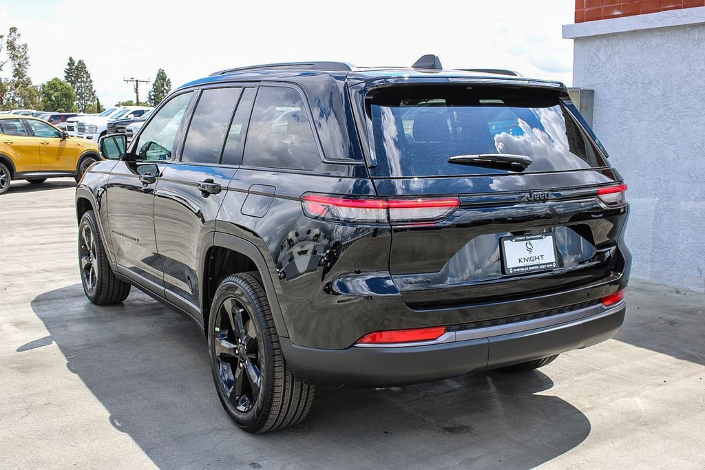 New 2026 Jeep Grand Cherokee Limited w/ Limited Altitude Package AWD/4WD image 7