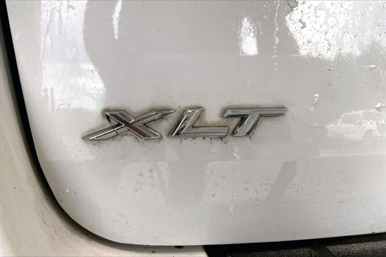 Used 2020 Ford Explorer XLT w/ Equipment Group 202A RWD image 9