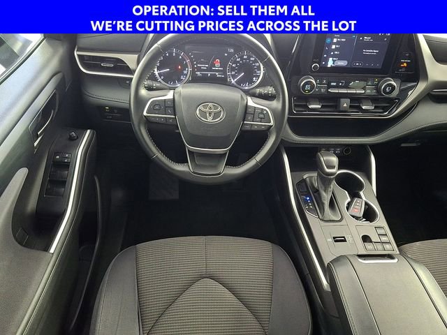 Used 2023 Toyota Highlander LE FWD image 13