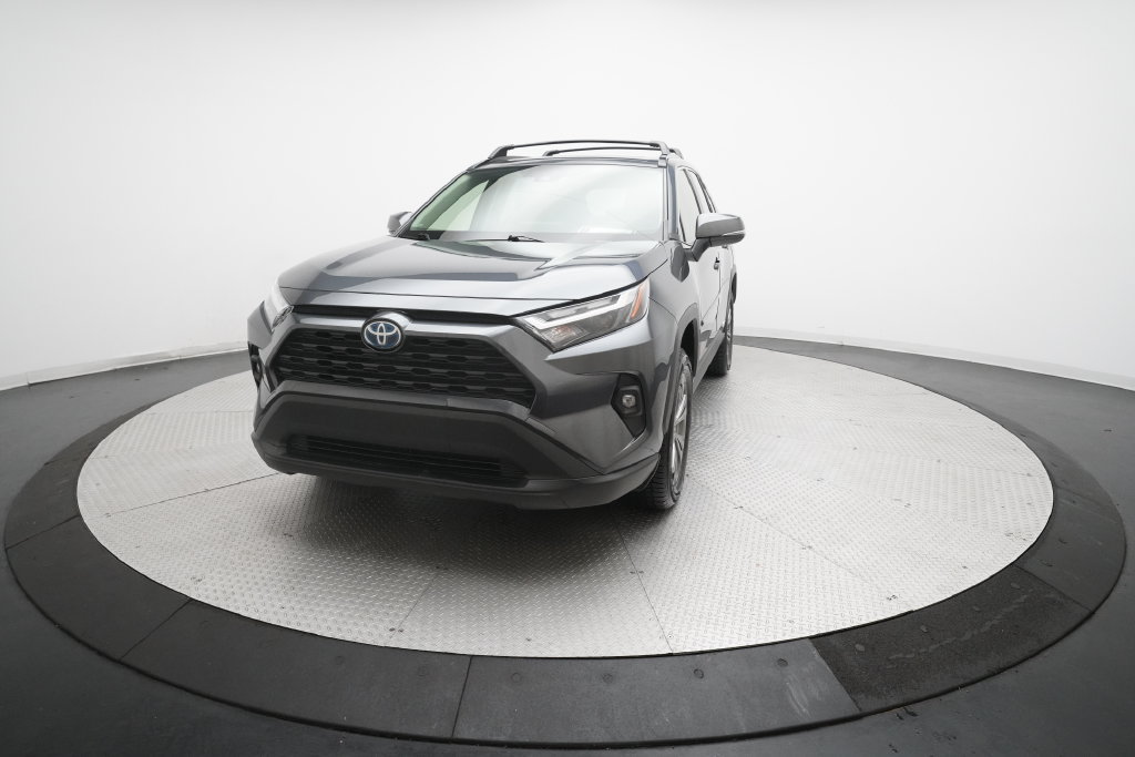 Used 2022 Toyota RAV4 XLE Premium AWD/4WD image 12