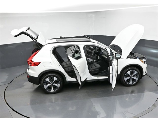 Used 2024 Volvo XC40 B5 Plus image 47