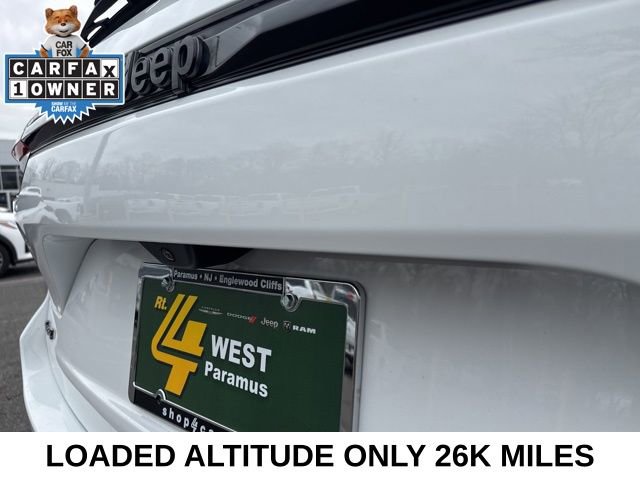 Used 2023 Jeep Grand Cherokee Altitude image 12