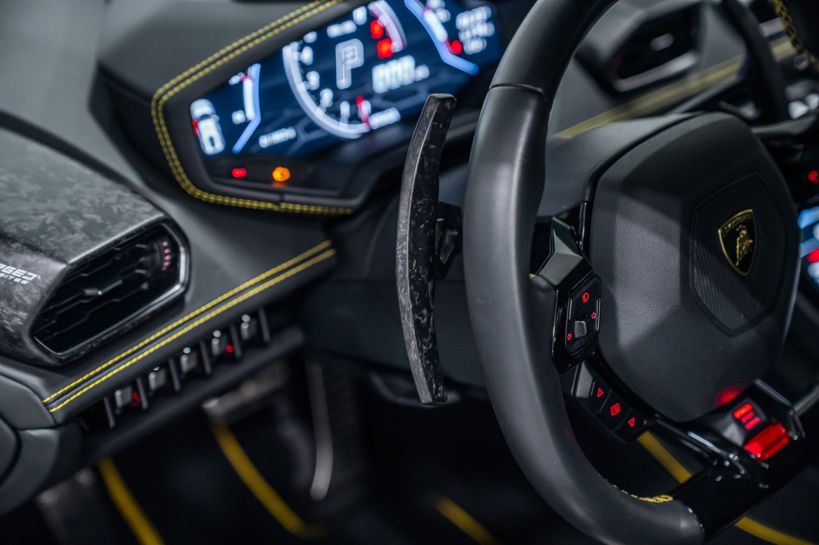 Used 2020 Lamborghini Huracan EVO image 26