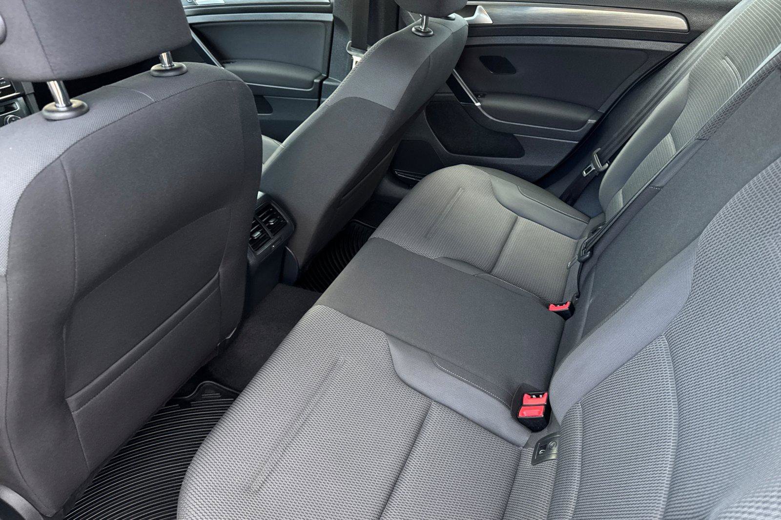 Used 2019 Volkswagen Golf S image 14