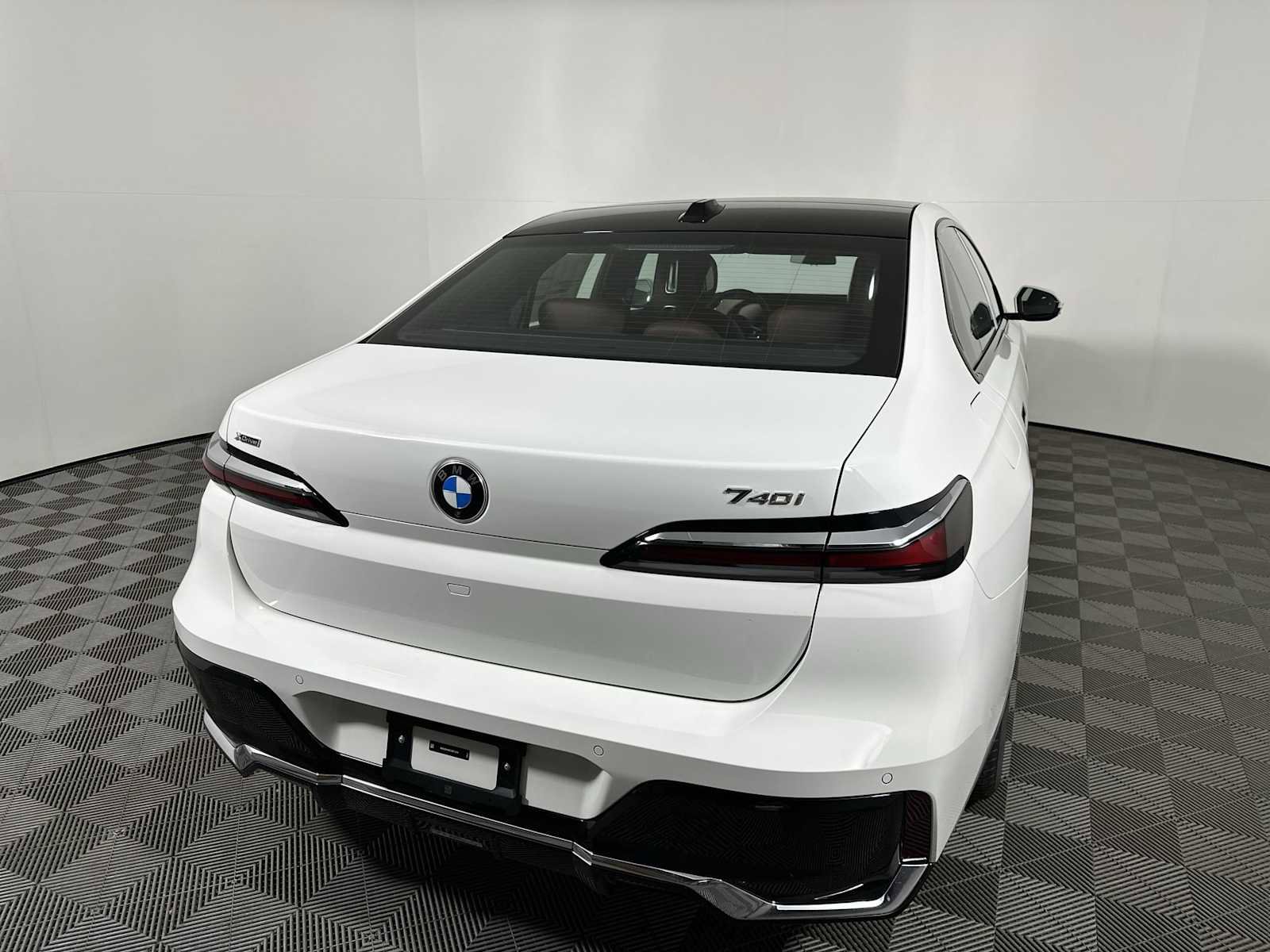 New 2026 BMW 740i xDrive w/ Executive Package image 9