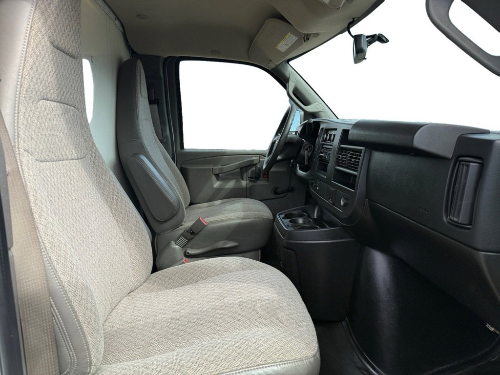 Used 2018 Chevrolet Express 3500 image 10