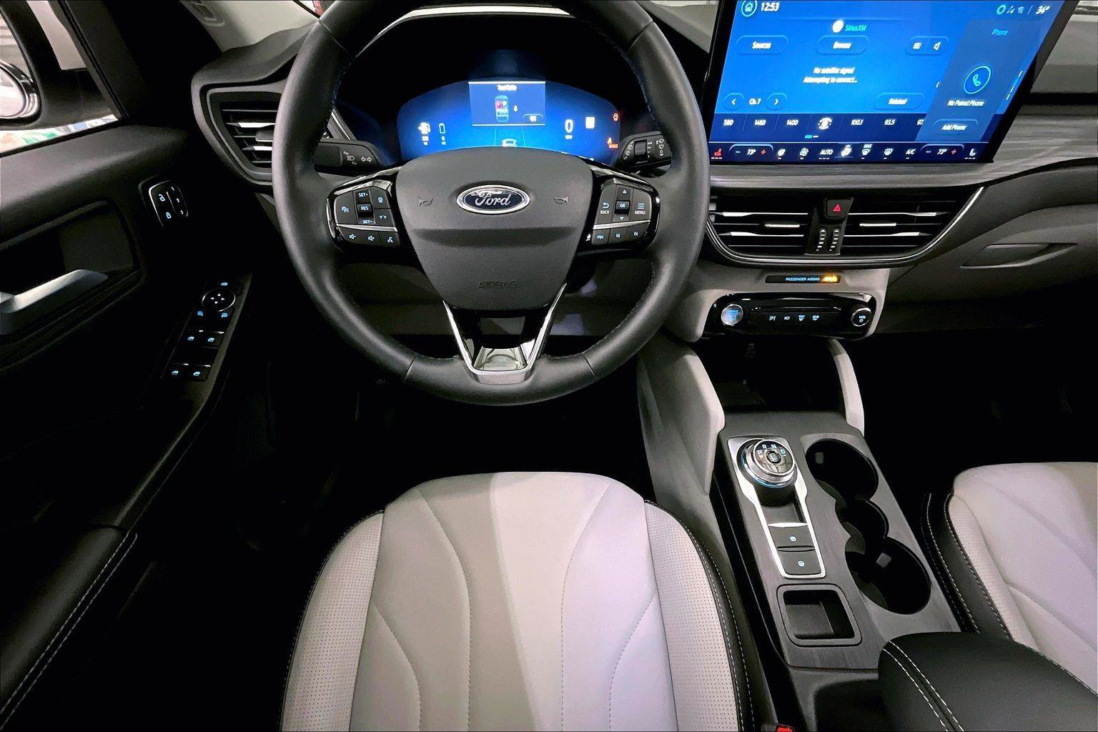 Used 2025 Ford Escape SE w/ PHEV Premium Package image 5