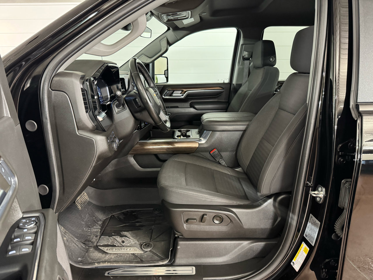 Used 2024 Chevrolet Silverado 2500 LT w/ Convenience Package image 12