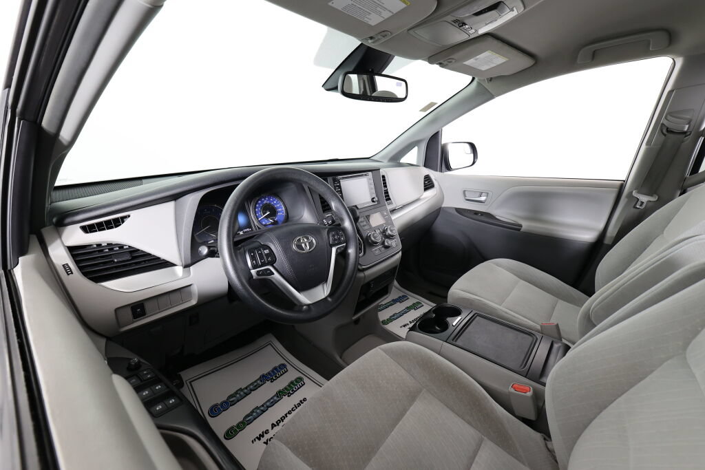 Used 2018 Toyota Sienna LE FWD image 10