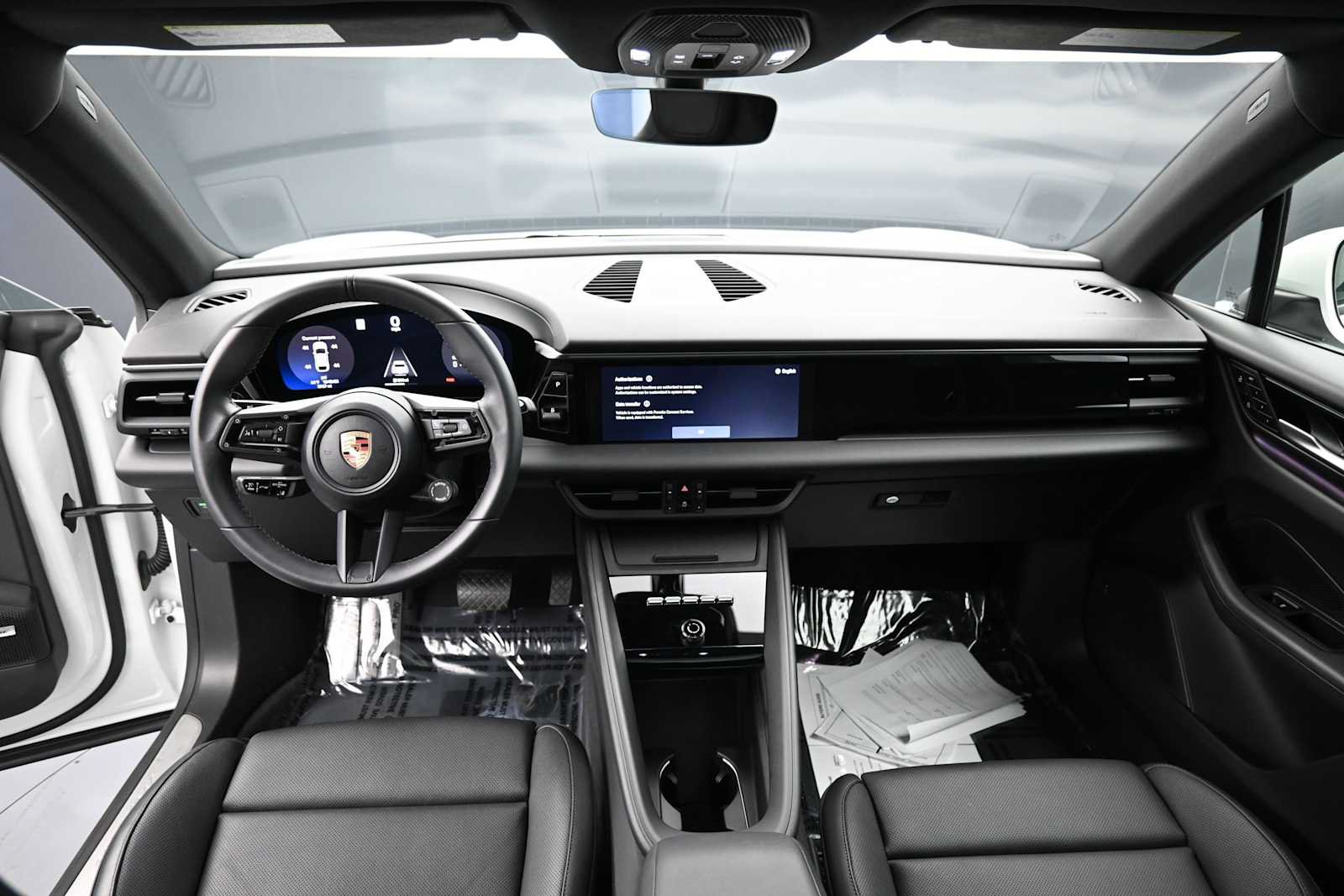 Certified 2025 Porsche Macan Electric RWD image 6