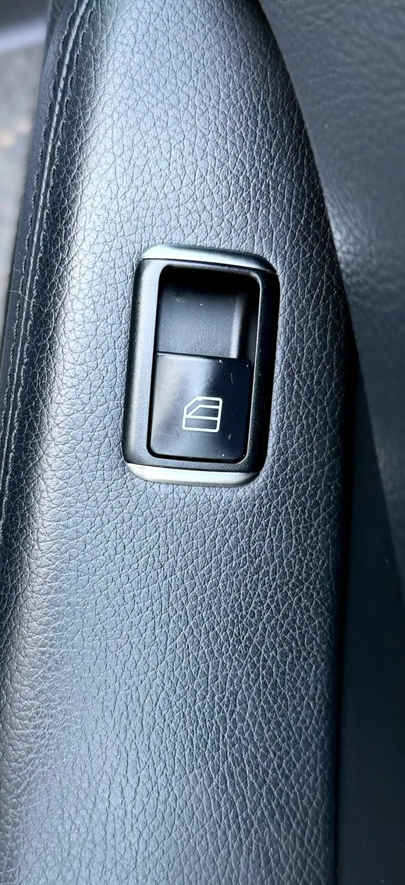 Used 2014 Mercedes-Benz E 350 4MATIC Sedan image 39