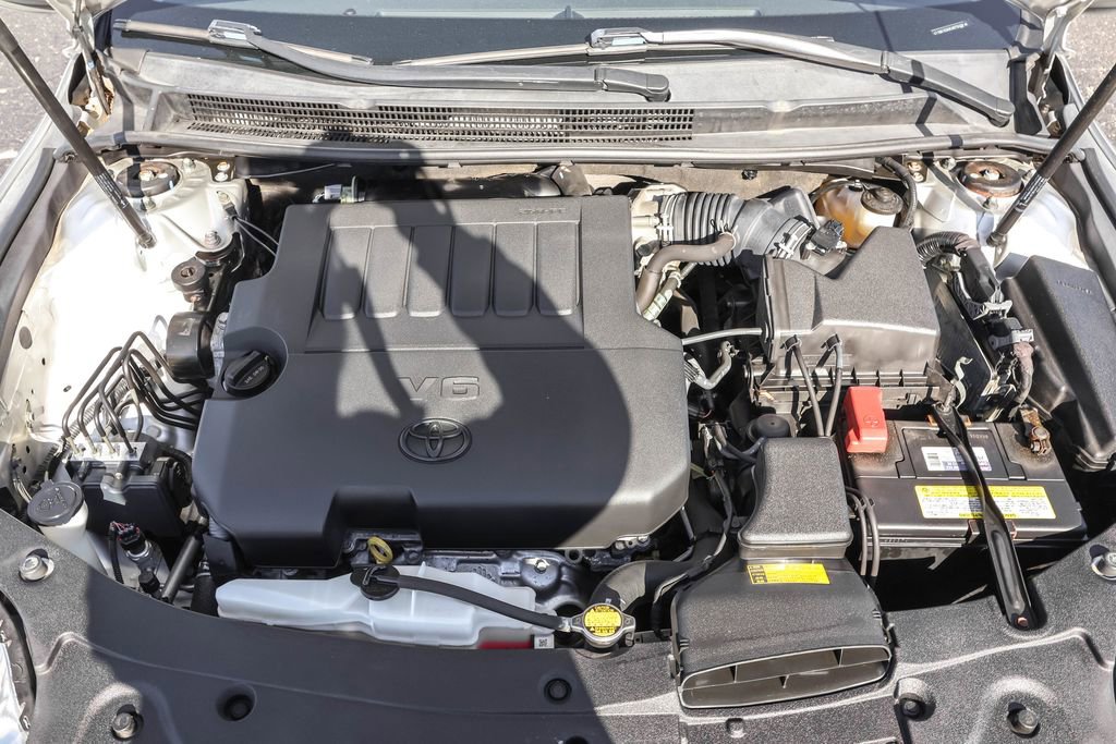 Used 2014 Toyota Avalon Limited image 38