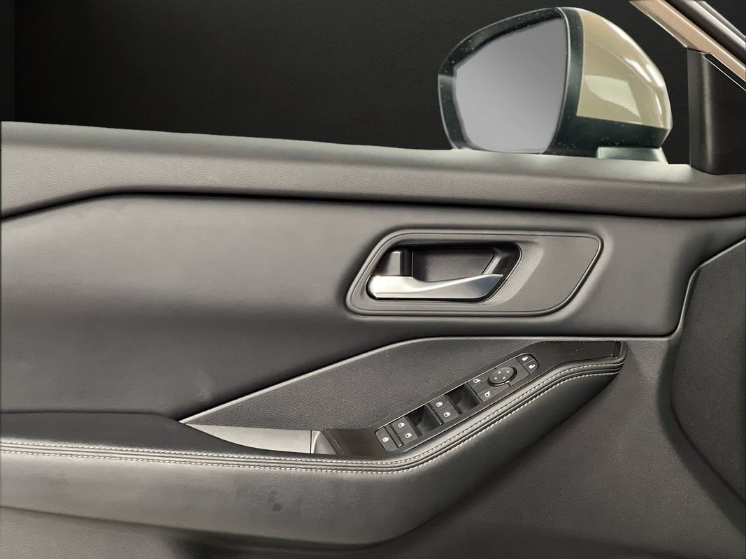 Used 2025 Nissan Rogue SV image 36