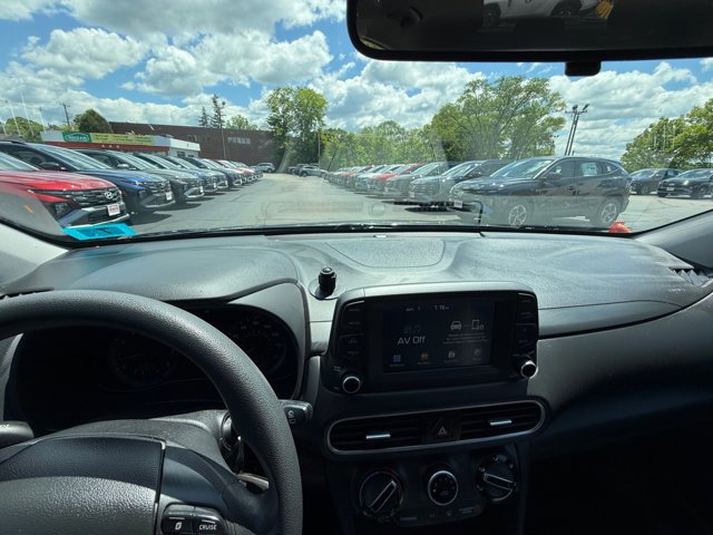 Used 2018 Hyundai Kona SE AWD/4WD image 2