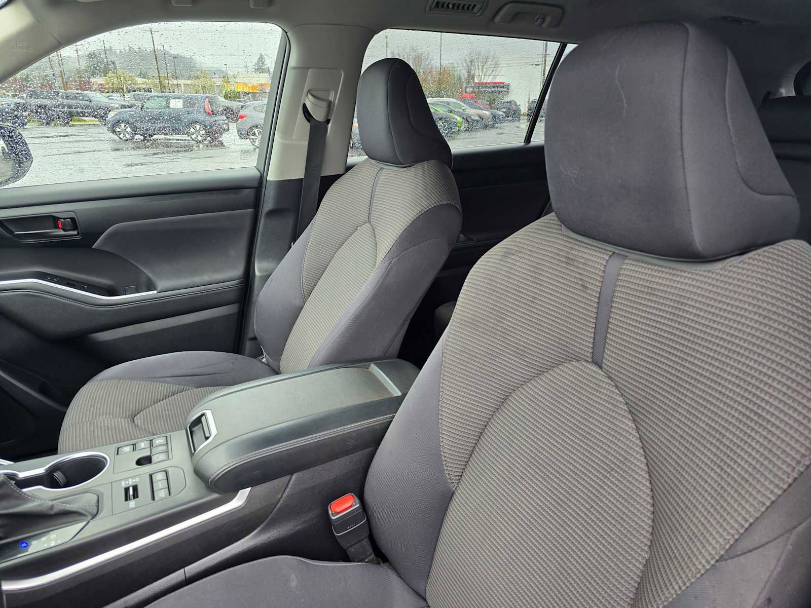 Used 2023 Toyota Highlander LE AWD/4WD image 25