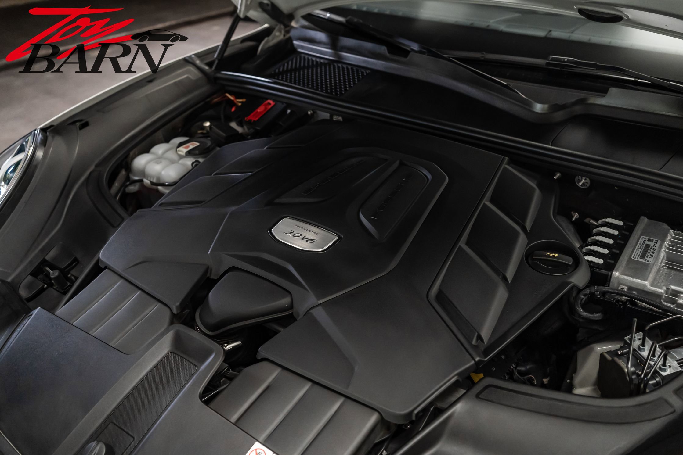 Used 2023 Porsche Cayenne Platinum Edition image 52