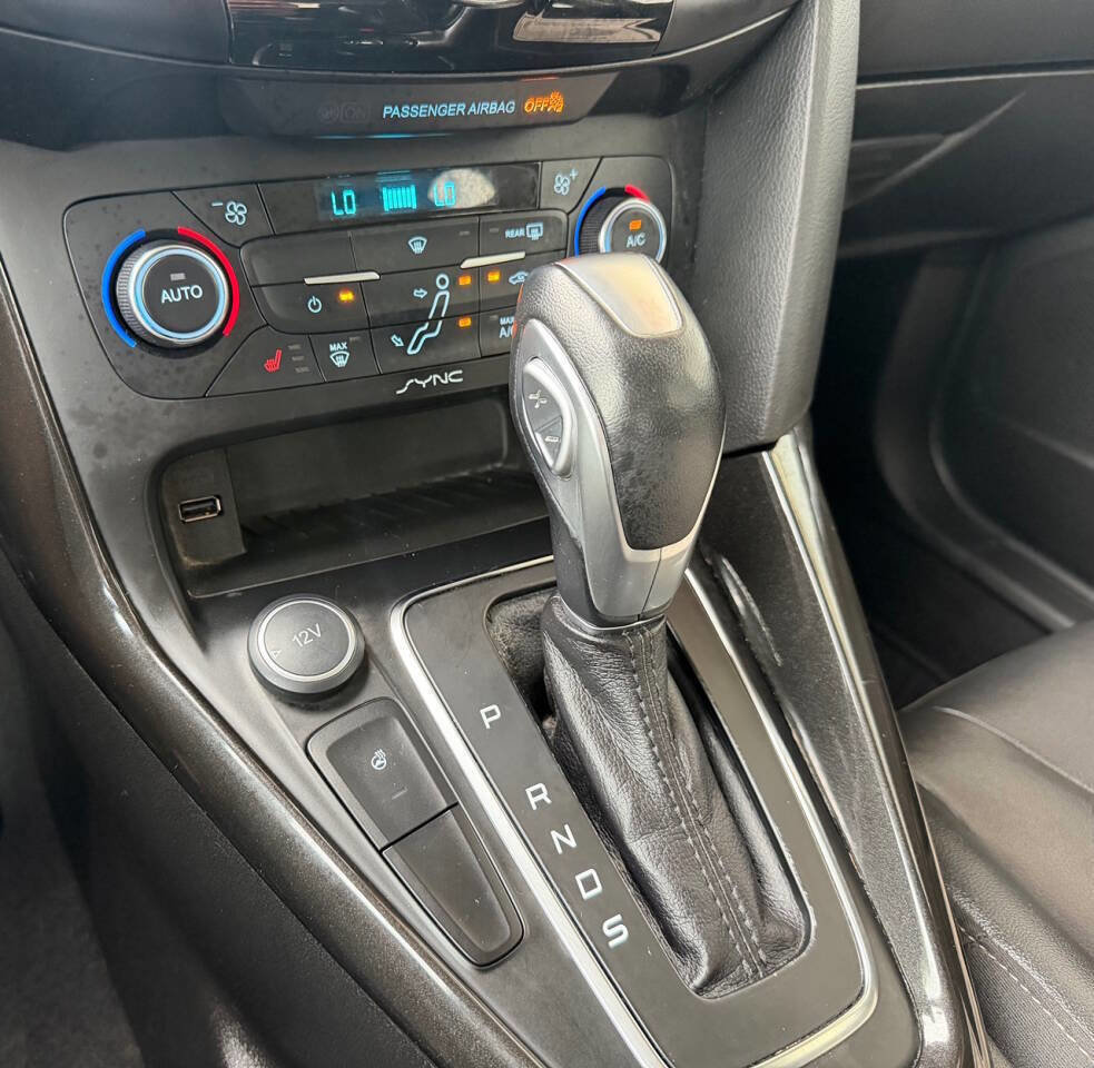 Used 2017 Ford Focus Titanium w/ Titanium Technology Package FWD image 17