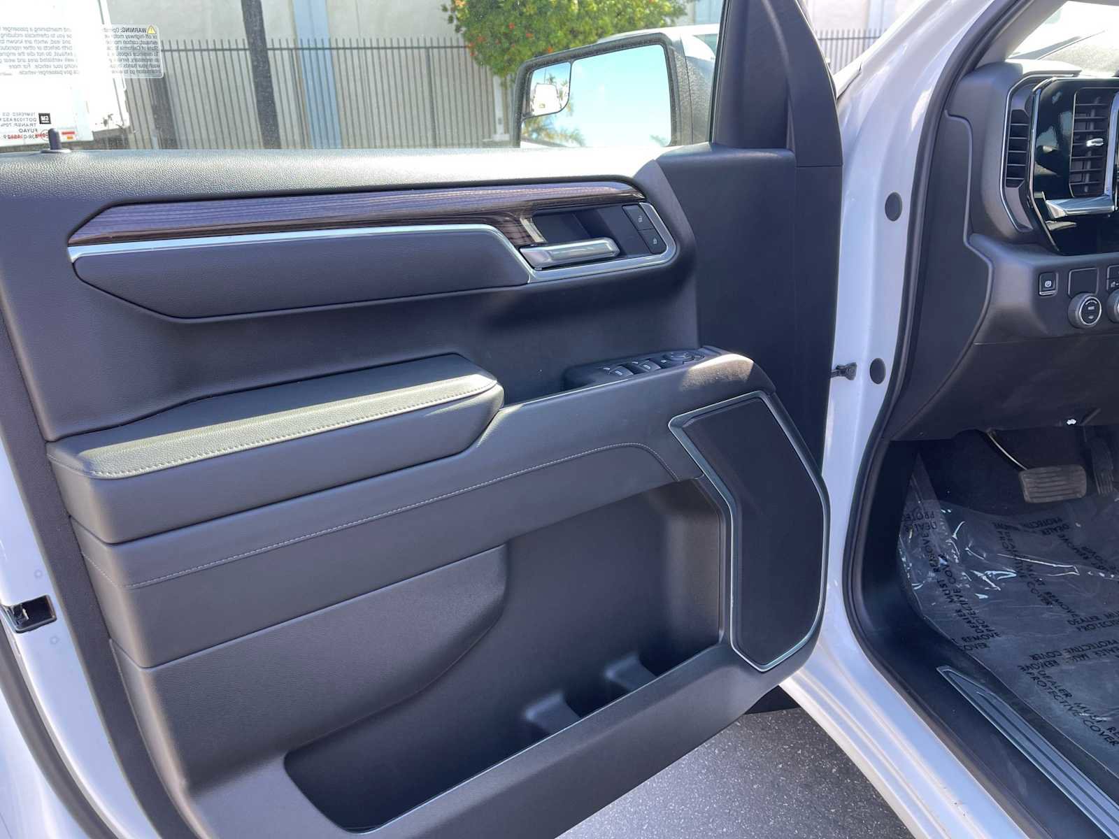 Used 2025 Chevrolet Silverado 1500 LT image 24