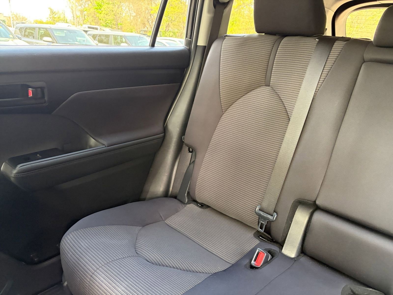 Used 2025 Toyota Highlander LE FWD image 41