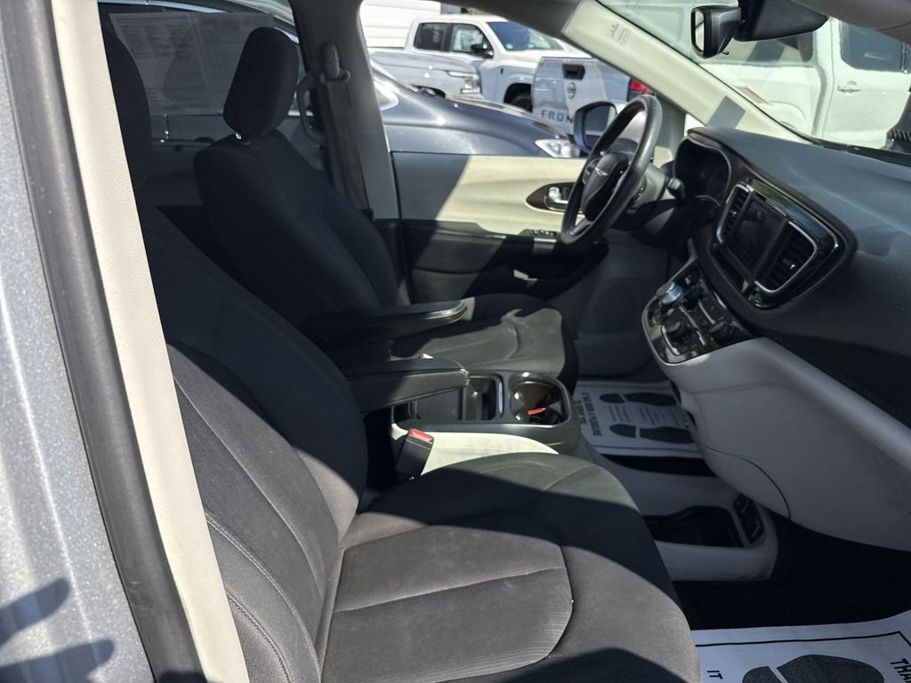 Used 2018 Chrysler Pacifica Touring Plus w/ Tire & Wheel Group image 16