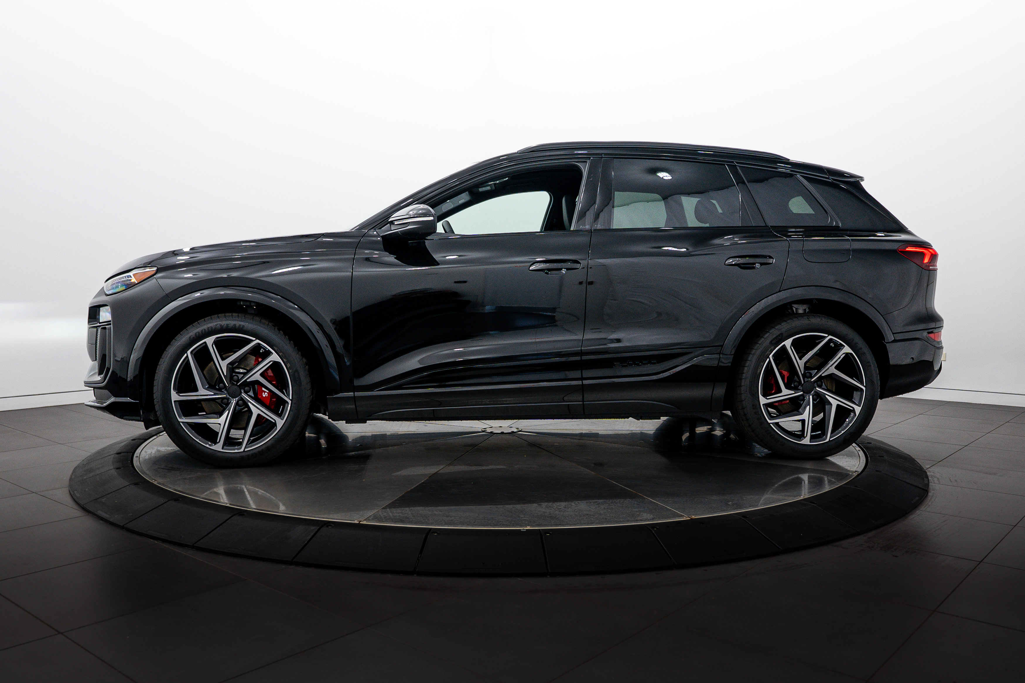New 2027 Audi SQ6 e-tron Premium Plus AWD/4WD image 6