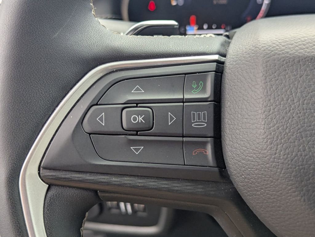Used 2024 Jeep Grand Cherokee L Laredo AWD/4WD image 16