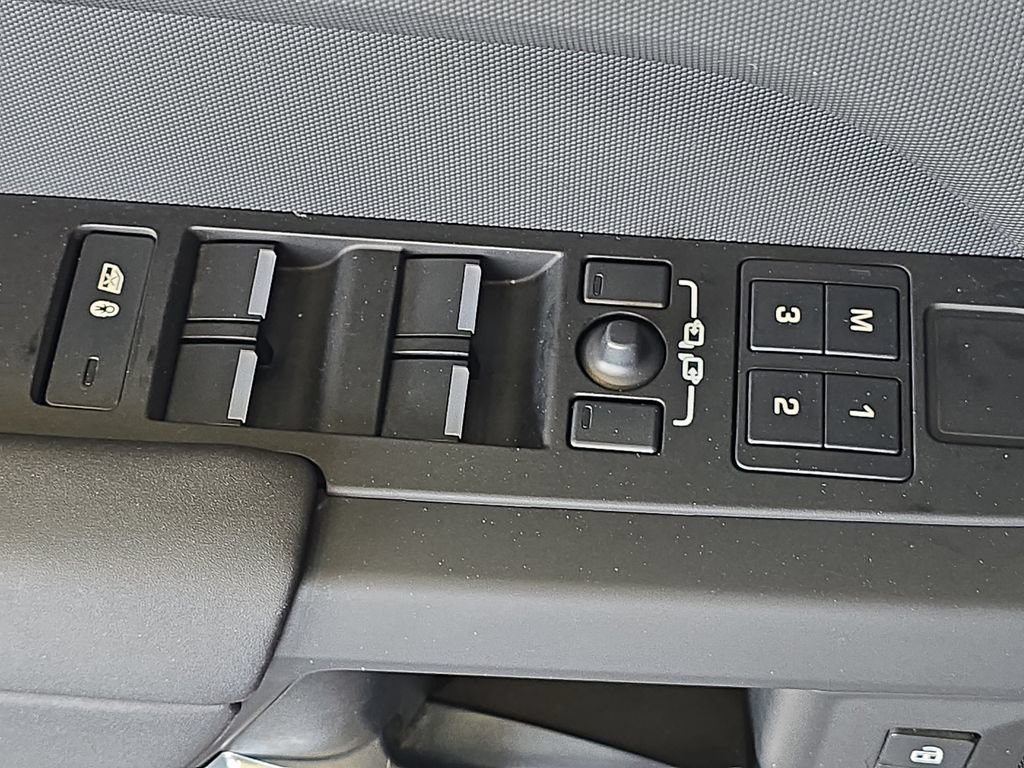 Certified 2025 Land Rover Defender 110 S AWD/4WD image 29