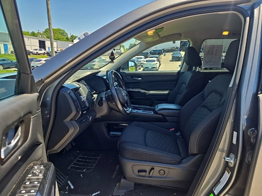 Used 2022 Nissan Pathfinder SV FWD image 6
