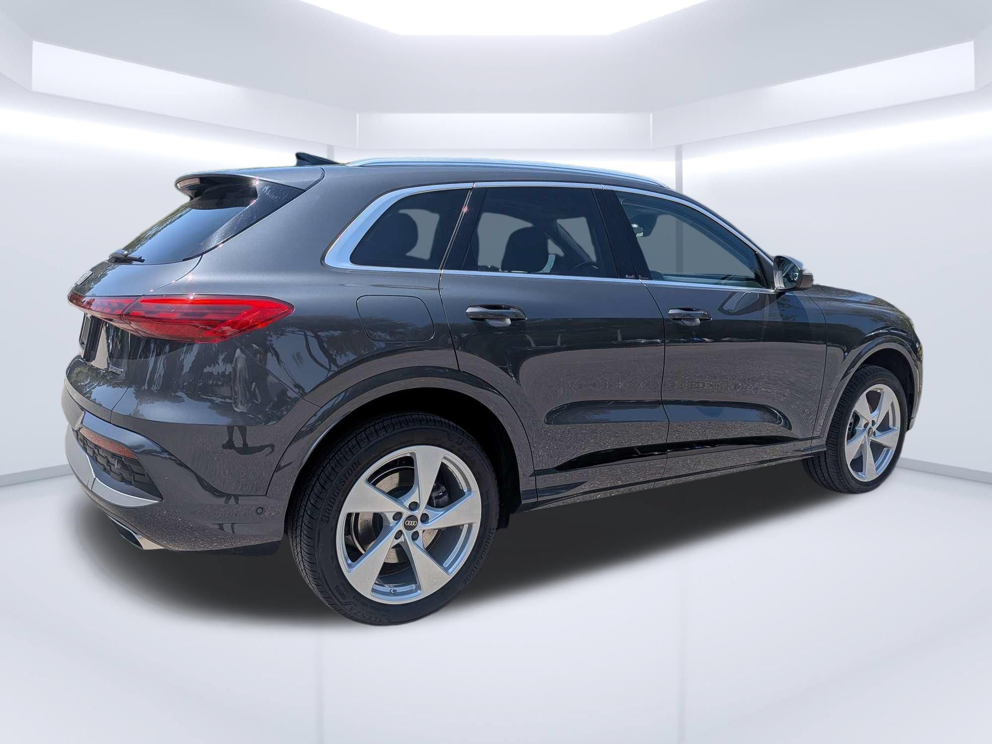 Certified 2025 Audi Q5 Premium Plus w/ Premium Plus AWD/4WD image 3